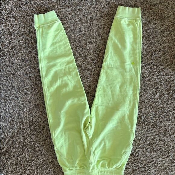 Lululemon Scuba Jogger - Picture 2 of 5